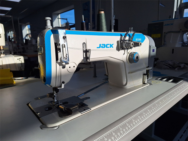 Used Jack 8558G Chain Straight Stitch Machine Double Needle Industrial Lockstitch Machine Automatic Presser Foot Lift Price