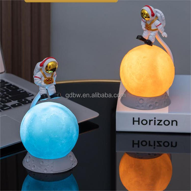 3D Astronaut Moon Lamp LED Spaceman Bedside Night Light for Kids Desktop Decoration Lights Creative Ornaments for Bedroom