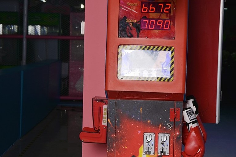 Wholesale Low Prize Indoor Sports Coin Operated Punching Bag Boxing Arcade Games Machine For Sale