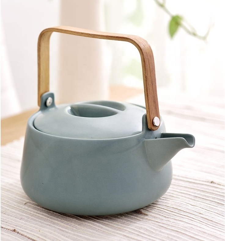 Japanese/korean style portable ceramic teapot with wooden handle for tea brewing