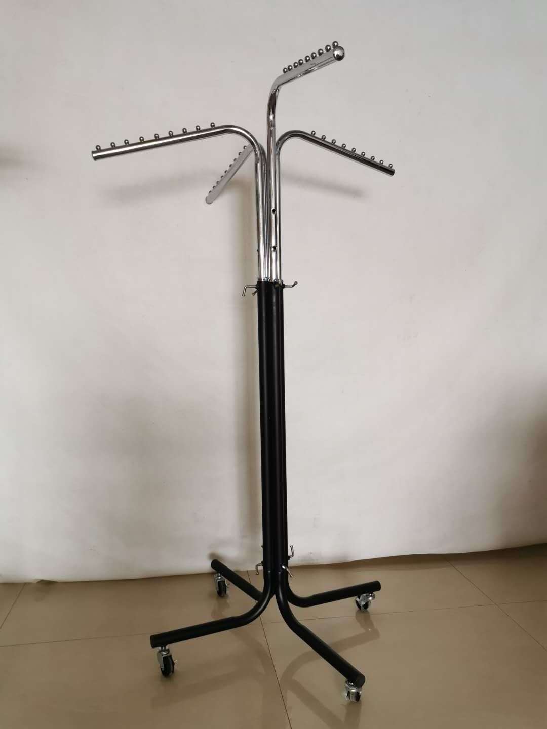 Good quality 4 arms metal round pipe clothes hanging rack garment stand shop chrome iron shelf rack