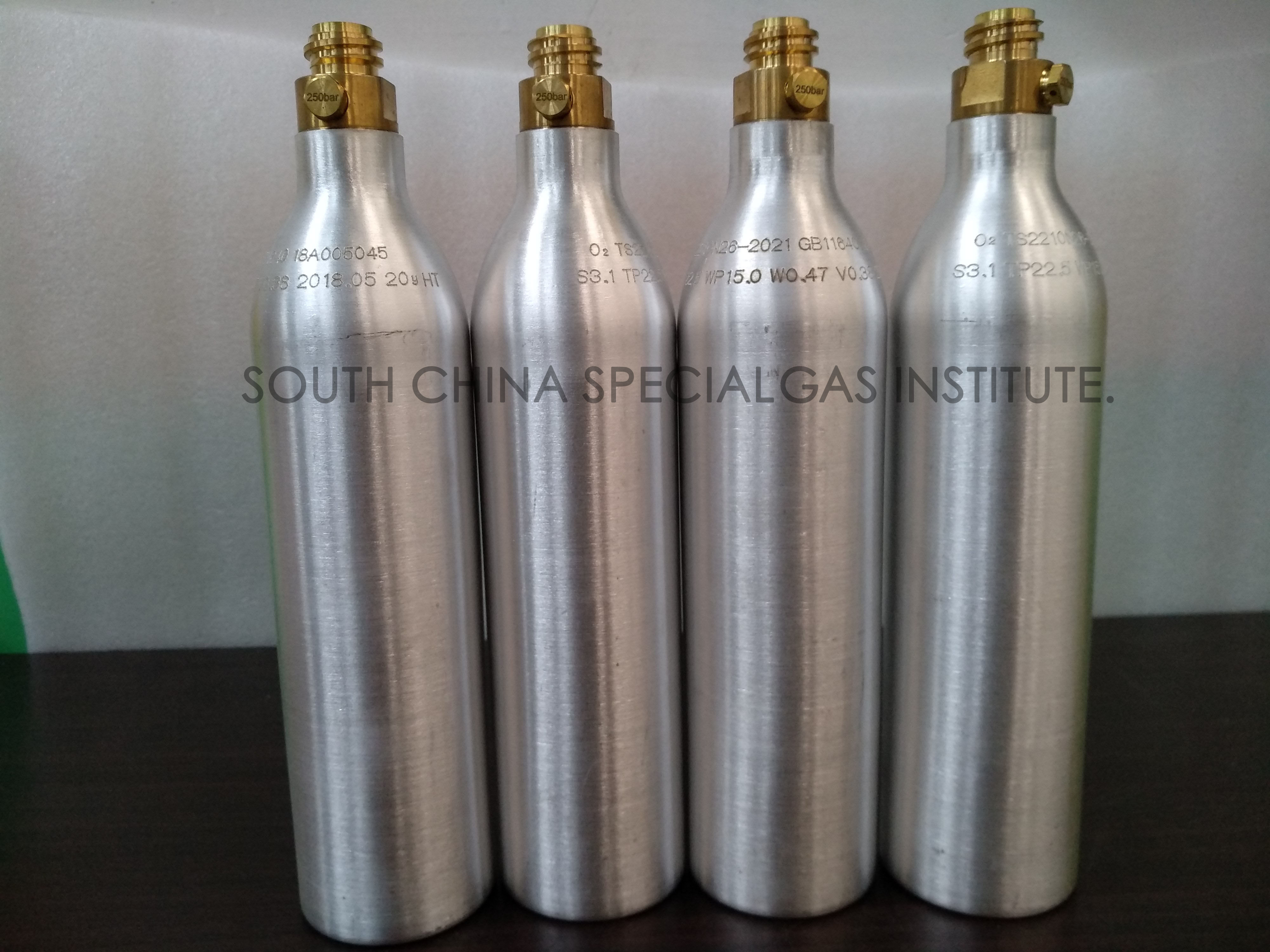 Portable TUV TPED 0.6L Aluminum CO2 Bottle Nitrogen Tank Cylinder Cartridge Suitable for Beverage Making Machine