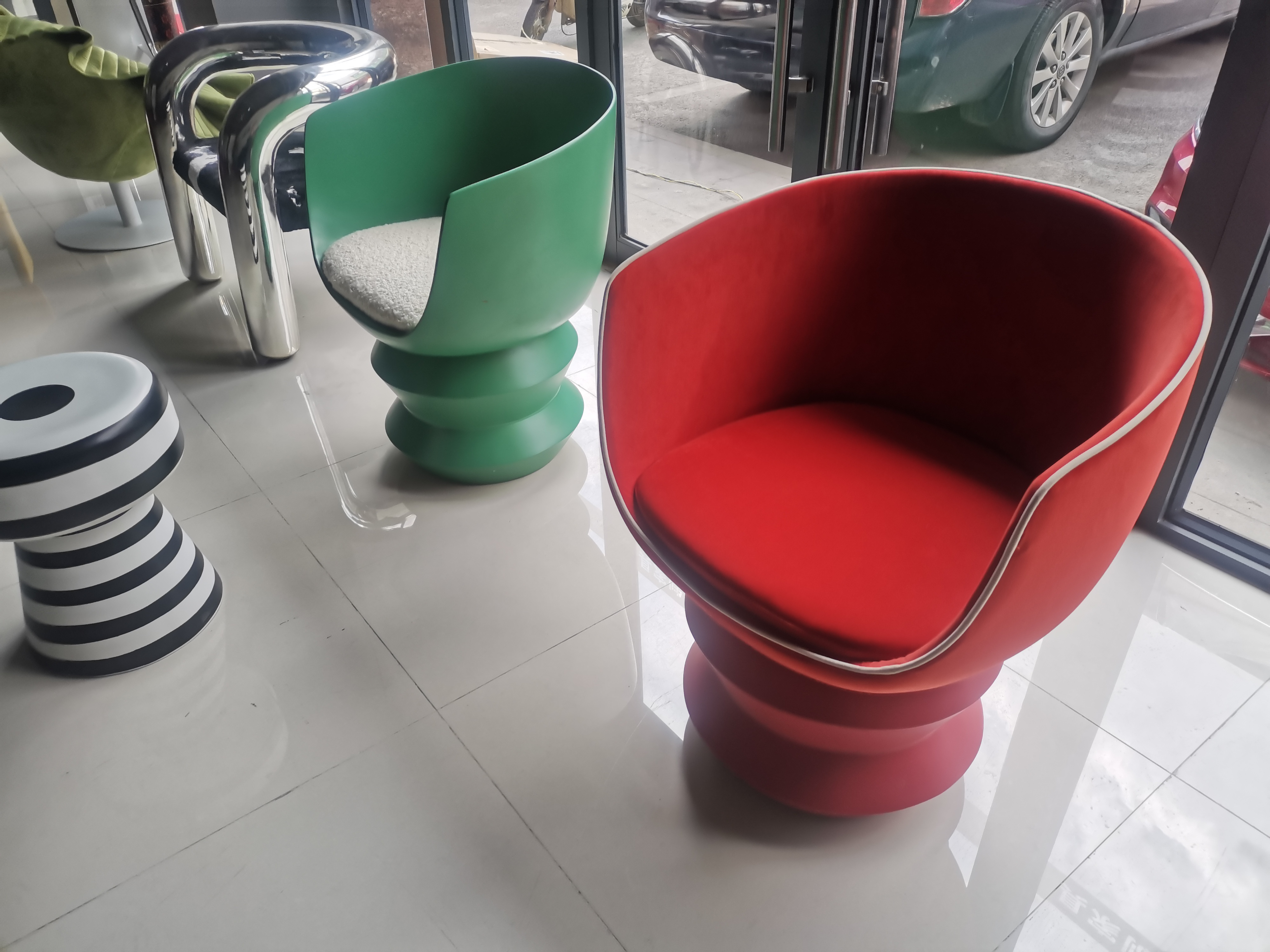 Modern Fashionable Fibreglass  Dolls Chair for Coffee shop Furniture  Living Room Furniture