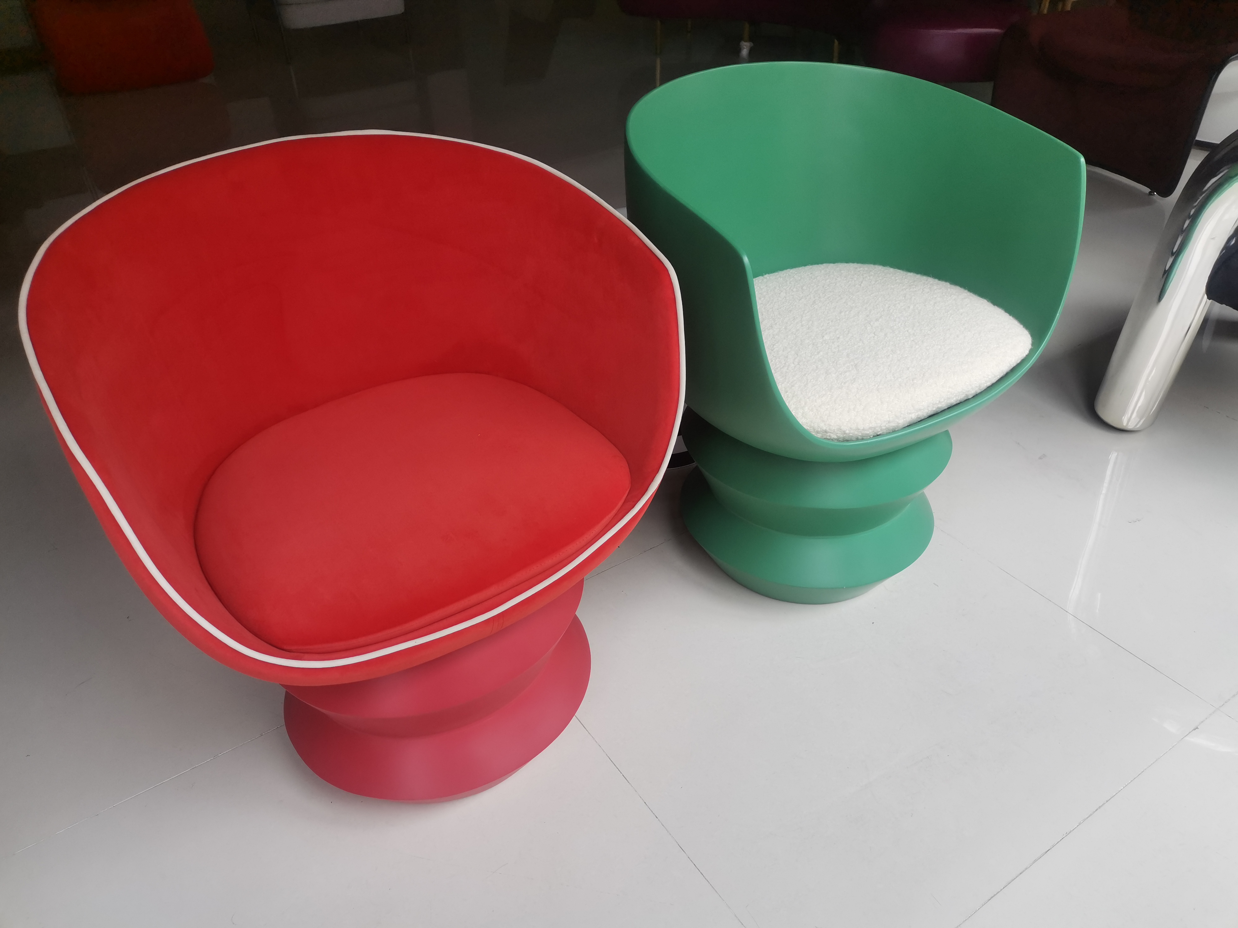 Modern Fashionable Fibreglass  Dolls Chair for Coffee shop Furniture  Living Room Furniture