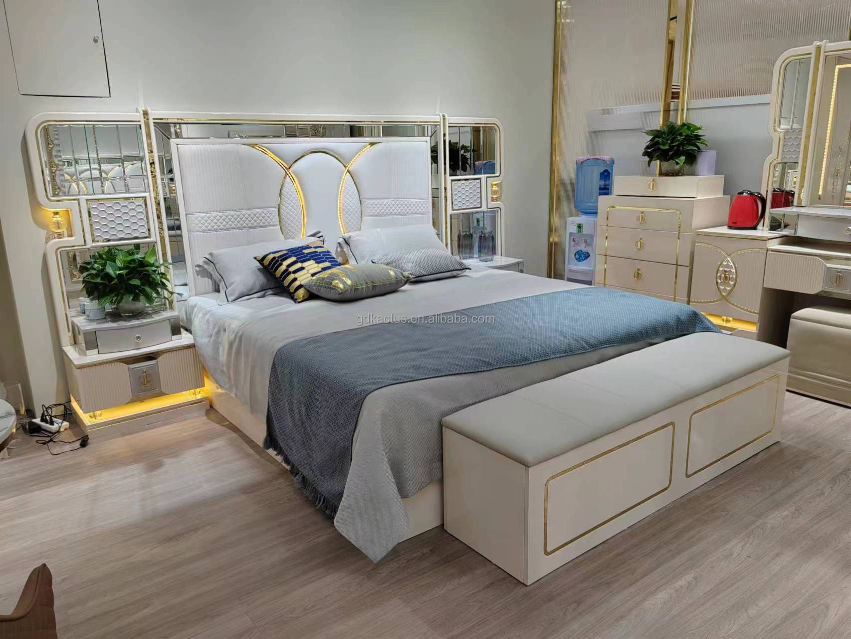 2023 romantic style mirrored bedroom furniture cheap price painted MDF mirrored glass bedroom furniture set