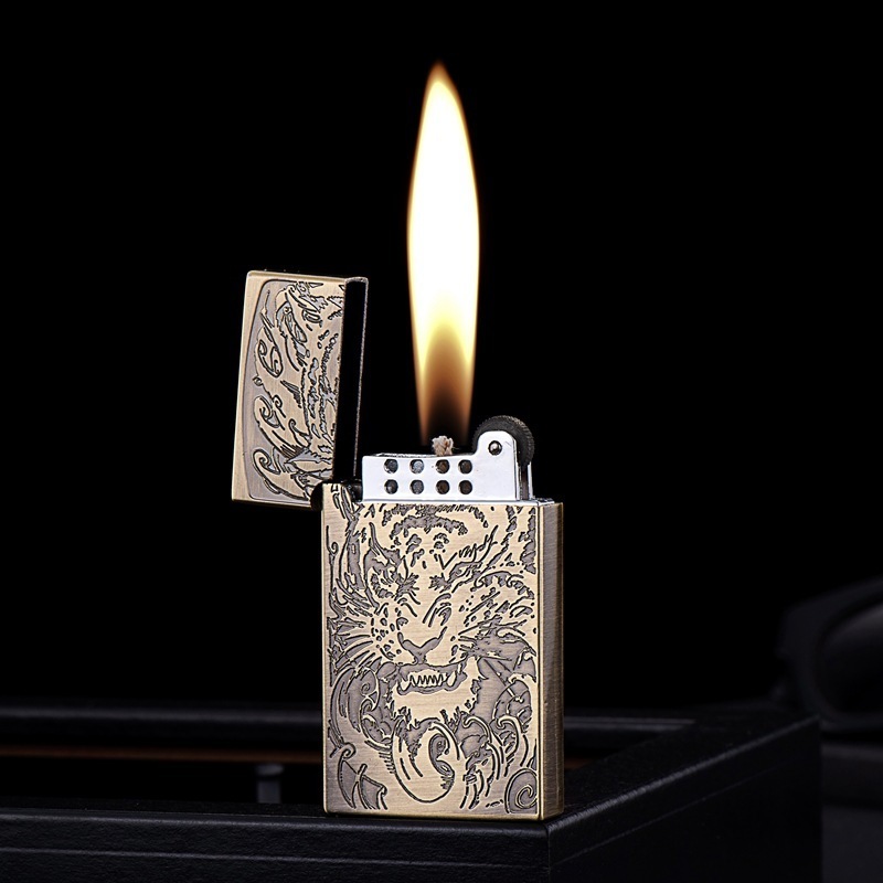 2024 Gdkk Vintage Grinding Wheel Flame Kerosene Lighter Fancy Rechargeable Windproof Electric New Metal Minimalist Cigarettes Gas Colorful