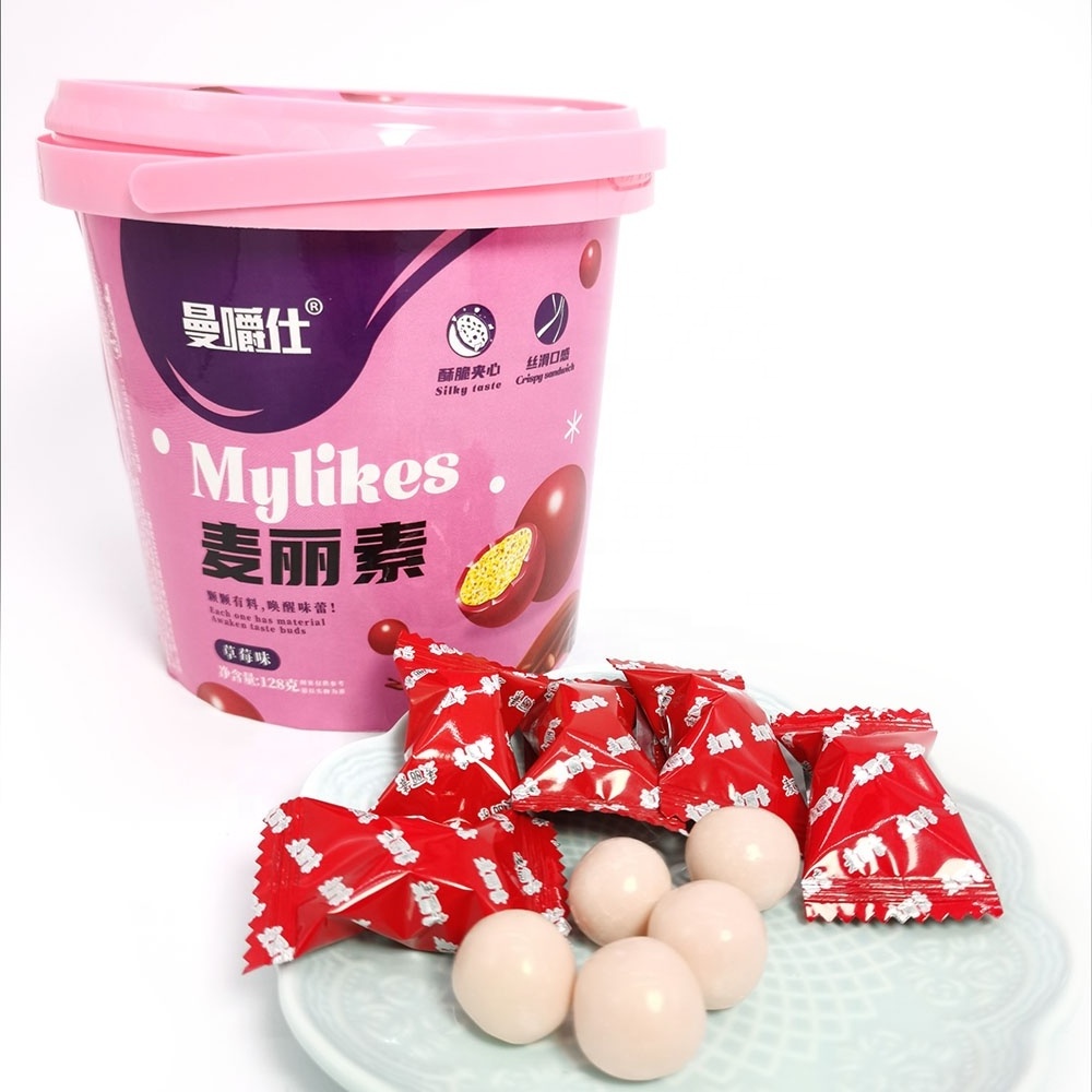 Kids' Snacks Food Manufacturer OEM Strawberry Balls Biscuits Supplier Milk Chocolate Wafer Balls Bulk Chocolate Custom Chocolat