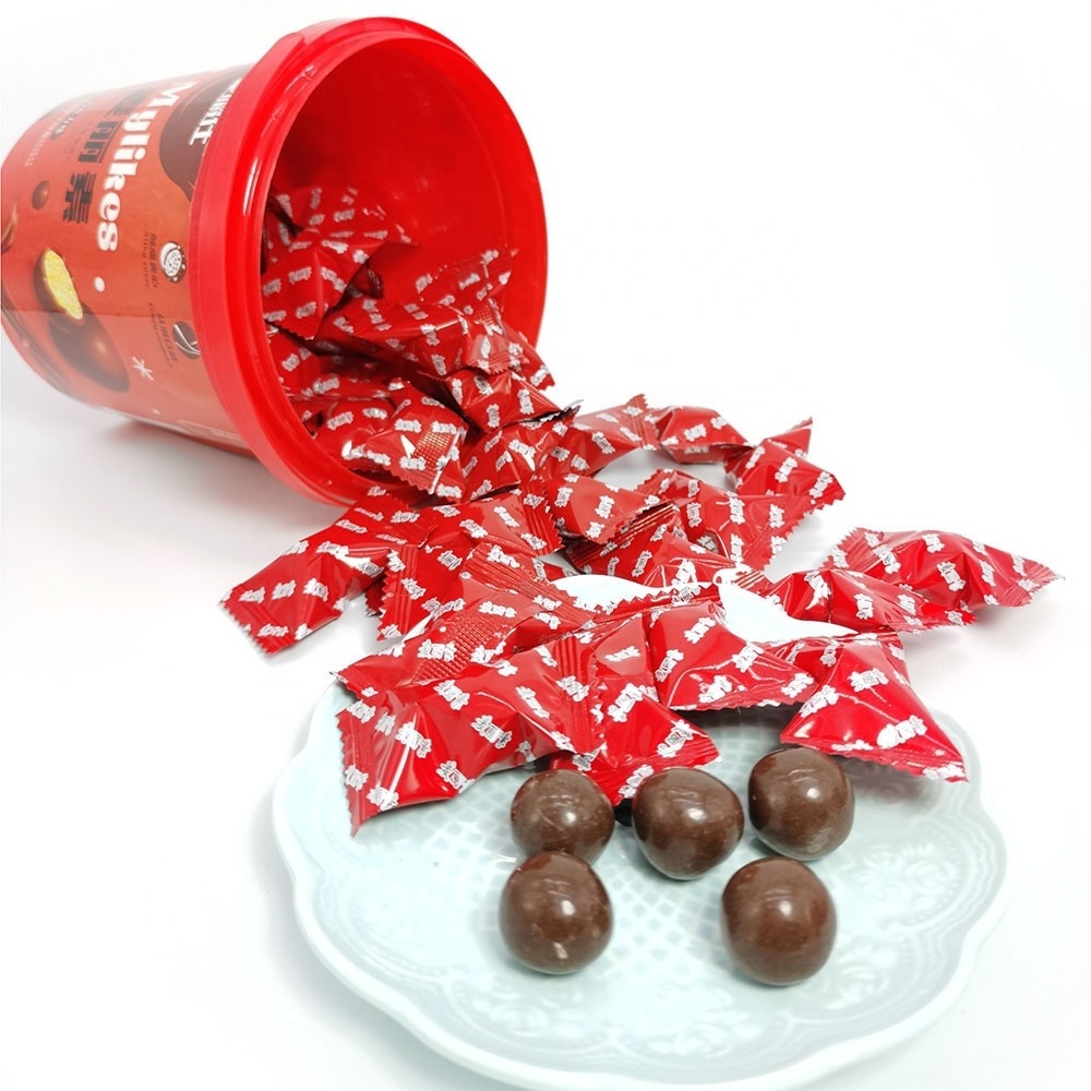 Hot Sales Kids' Favorite Snacks Strawberry Balls Candies Supplier OEM ODM Customized Milk Chocolate Balls Candy In Buckets