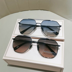 New Arrival 2024 Fashion Luxury Metal Frame Sunglasses Trendy Square Top Classic Sunglasses 2024