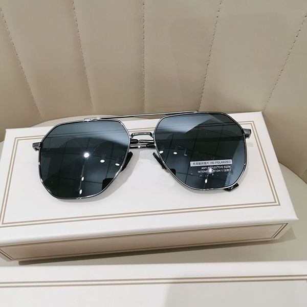 New Arrival 2024 Fashion Luxury Metal Frame Sunglasses Trendy Square Top Classic Sunglasses 2024