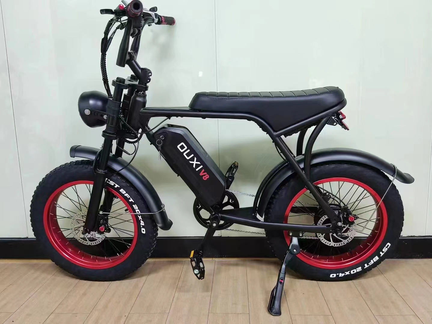 Hot Sale Fat Bike 750W Electric Bicycle with 48V 15Ah Battery 48km/H Speed Pedals Moped Bicicleta Eletrica