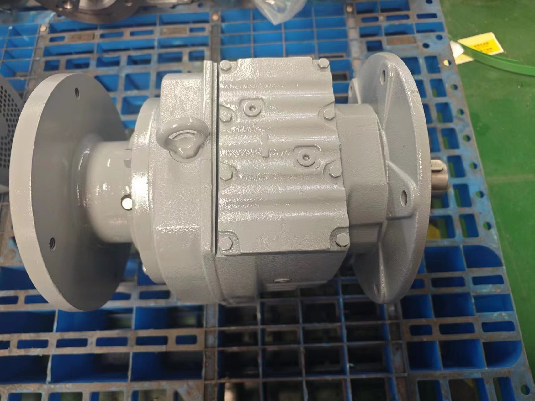 High Quality R Series Inline Helical Gearbox / Gear Motor R67 Bevel Gear Reducer