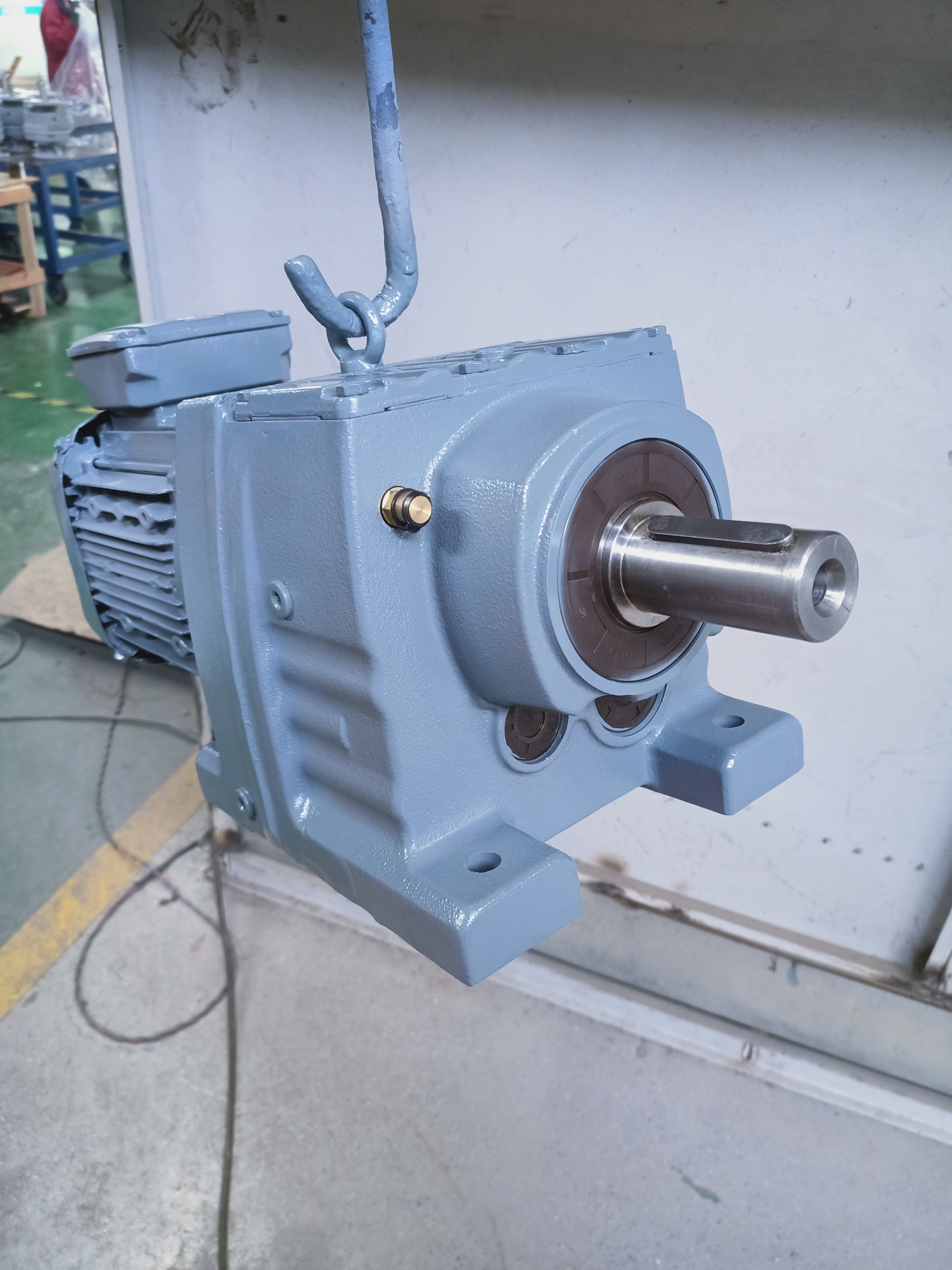 High Quality R Series Inline Helical Gearbox / Gear Motor R67 Bevel Gear Reducer