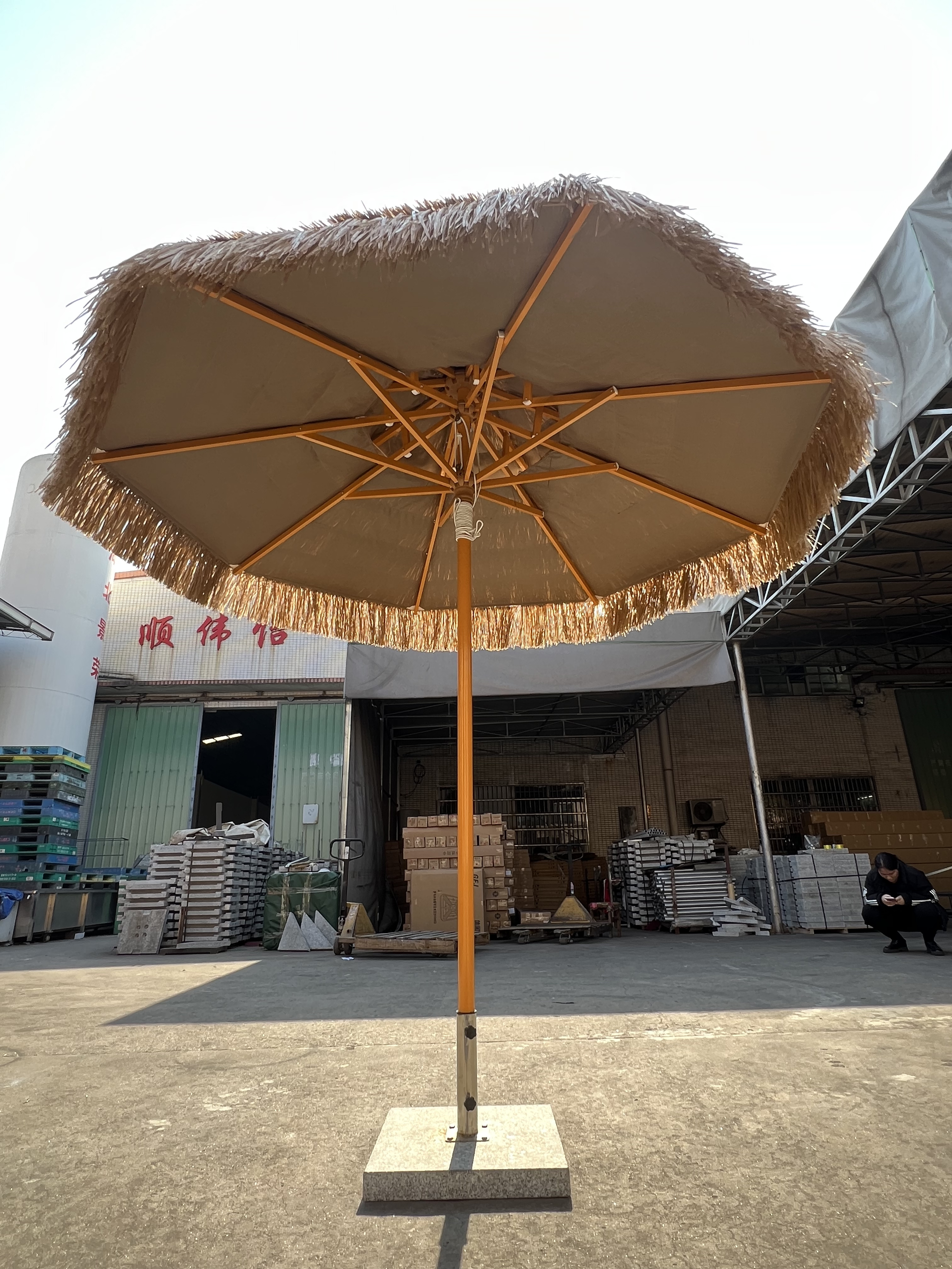 Straw parasol luxury beach umbrella with tassels Raffia Thatch Beach umbrella Thatch Roof Straw Umbrella