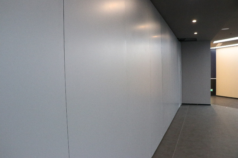 Automatic Operating Walls System Movable Partition Wall White Finished Used For Projection Operable Partition