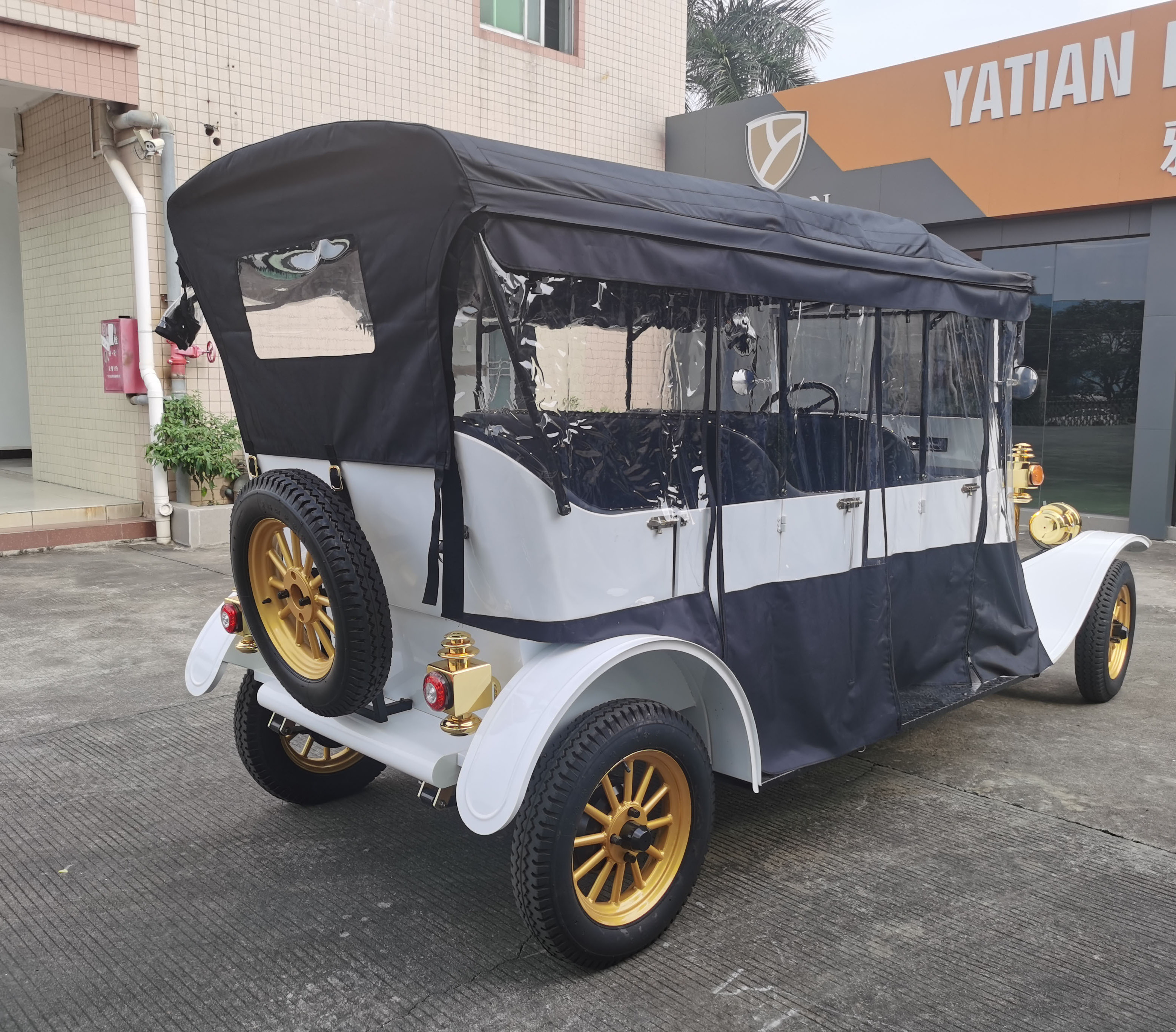 2023 OEM ODM Electric Cart Factory Price Smart Luxury Classic Vintage 8 Seater Electric Car