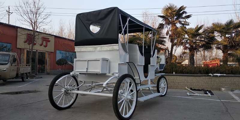 Royal luxury wedding marathon cinderella horse carriages for sale