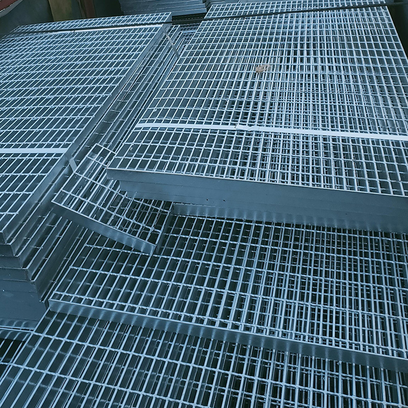 Custom Made Steel Grating Drainage Cover Serrated Metal Walkway Hot Dip Galvanized Walkway Heavy Duty Steel Grating