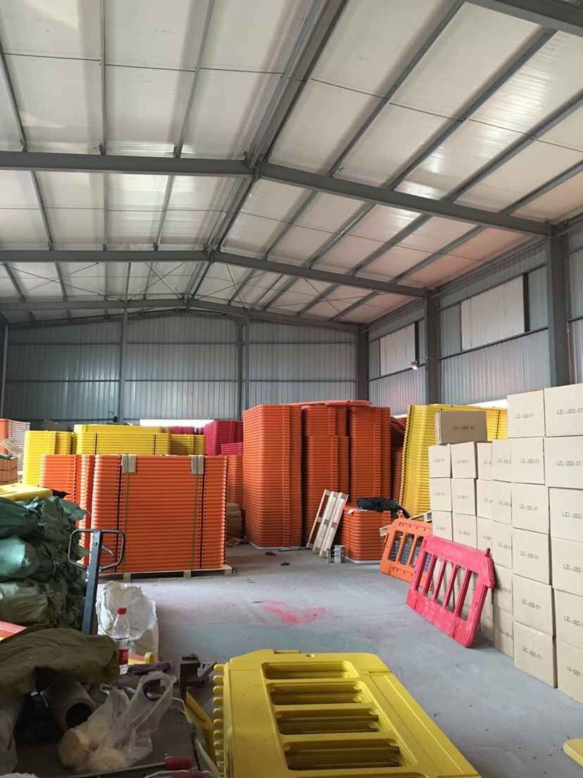 Red Yellow Popular Blow Molding Plastic Safety Portable Concrete Center New Jersey Barrier temporary fence for construction site