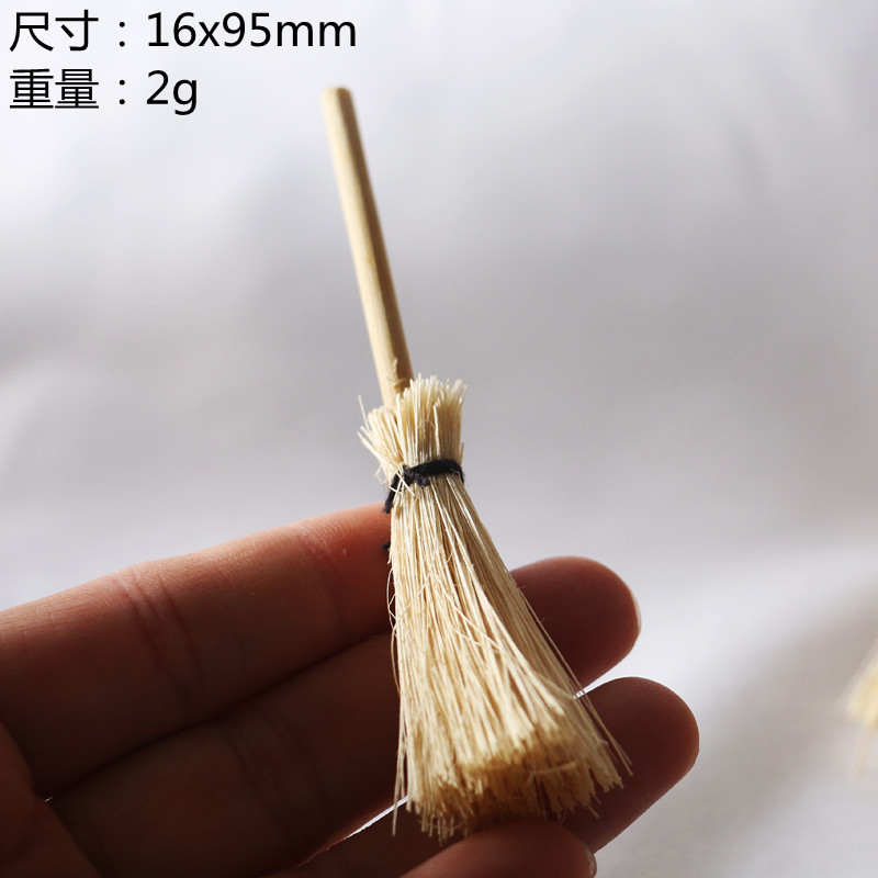 Dollhouse 1/12 miniature white broom mop natural hand-woven pendant fleshy miniature furniture toy decoration model accessories