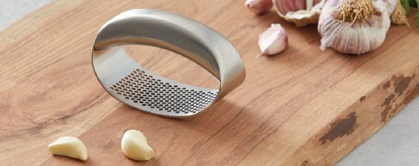 Kitchen Stainless Steel Garlic Press Rocker Fruit Crusher with Comfortable Handle