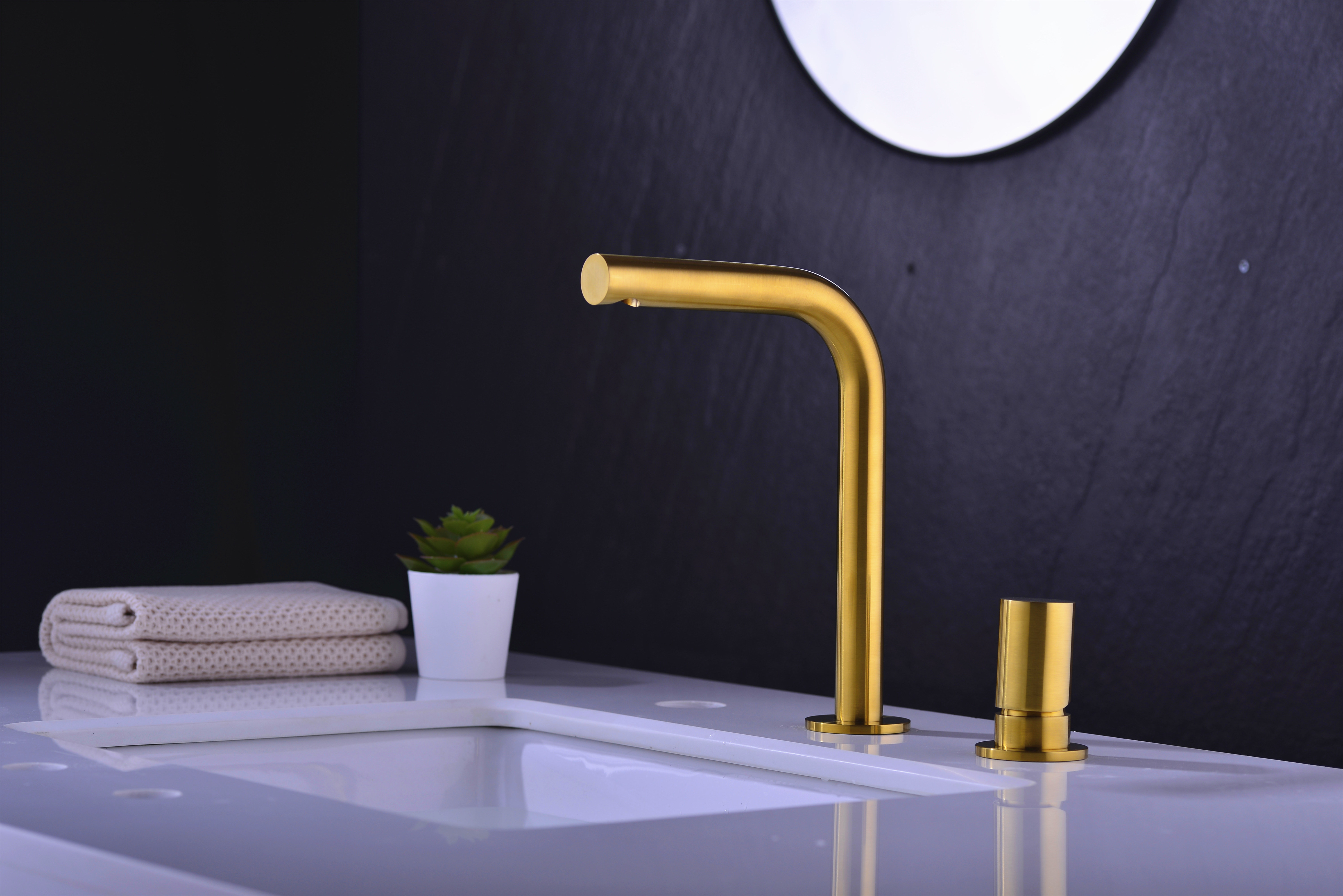 Popular  Brass Polished Square Gold Bathroom  Faucet