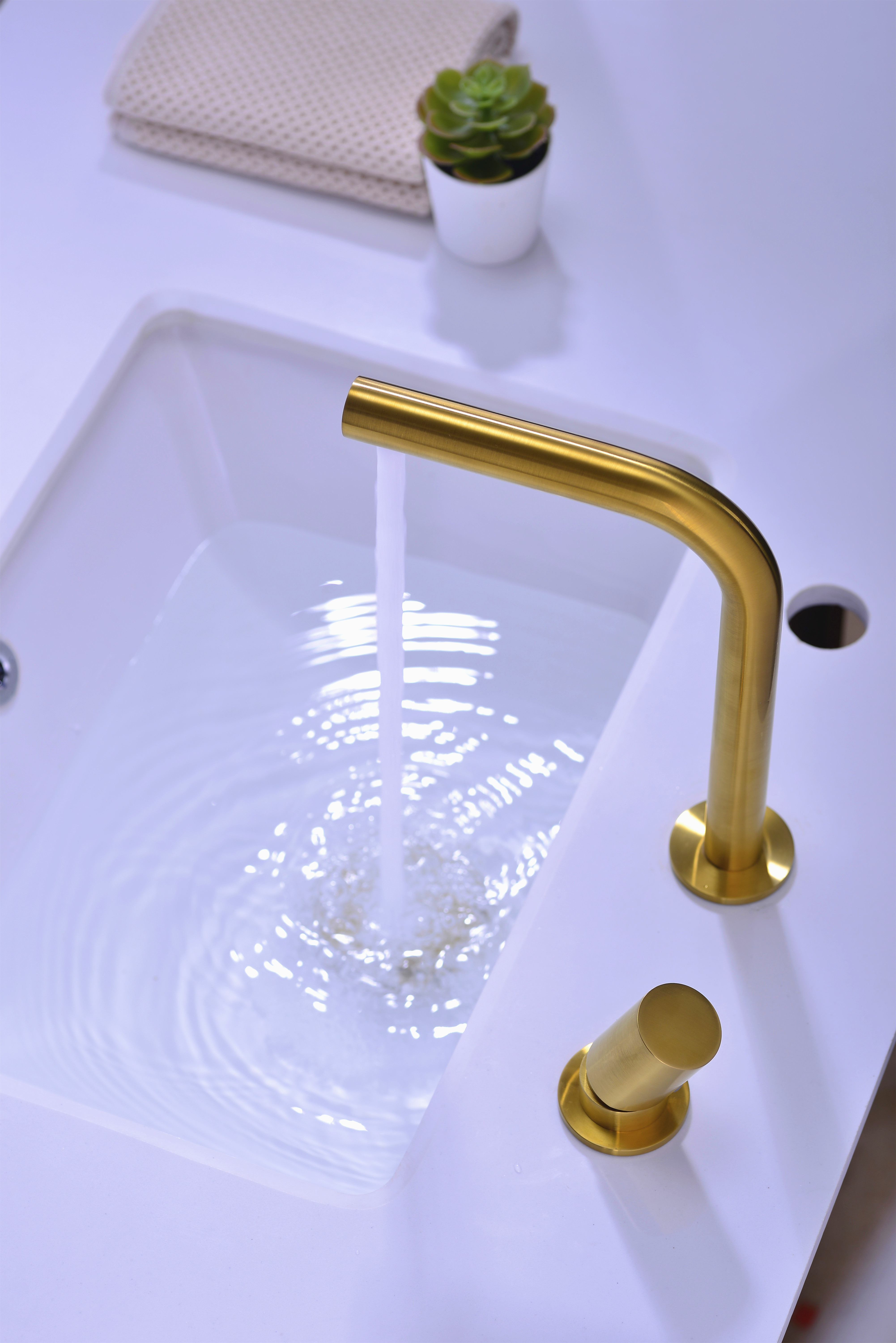 Popular  Brass Polished Square Gold Bathroom  Faucet