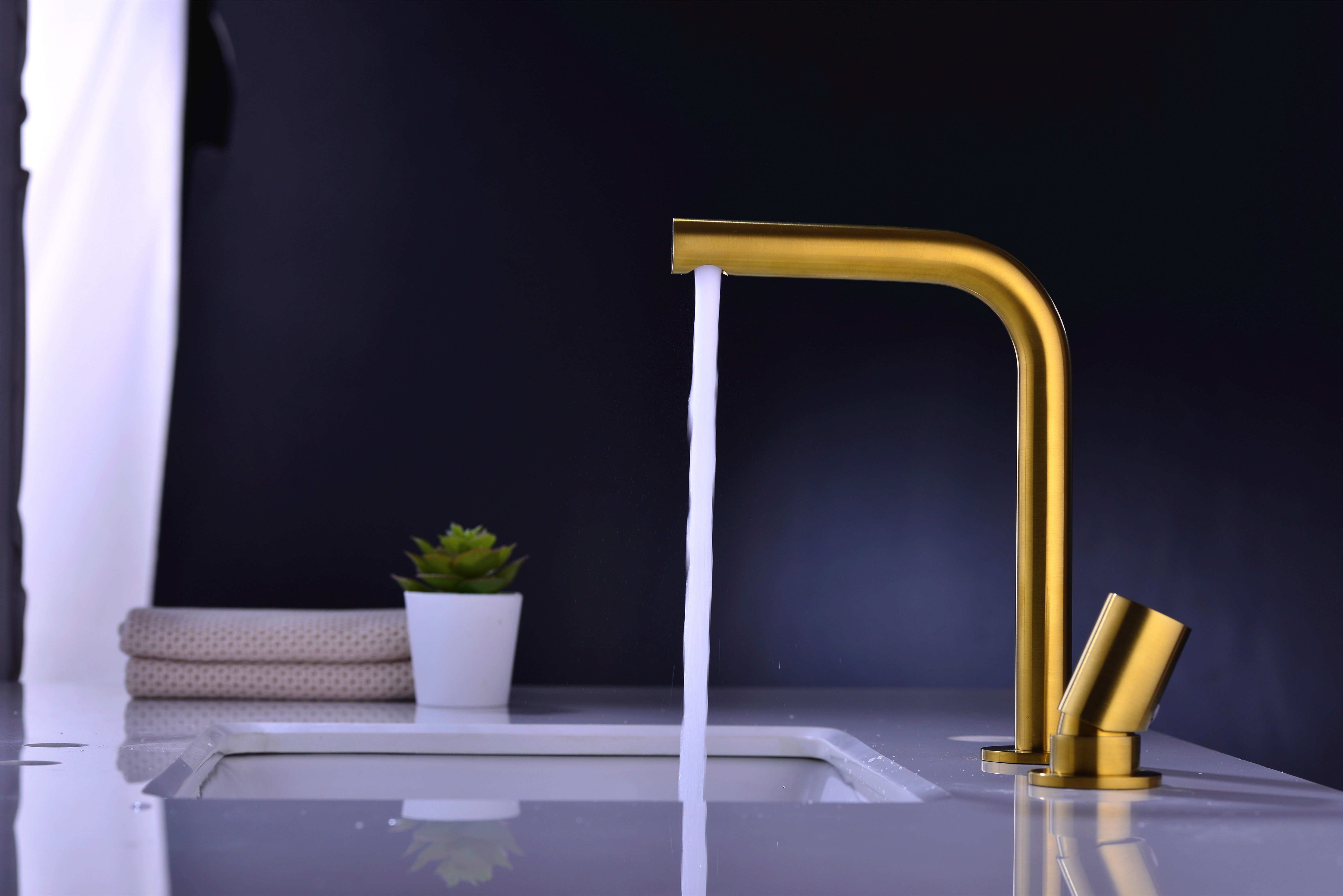 Popular  Brass Polished Square Gold Bathroom  Faucet