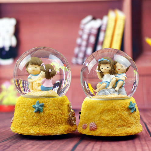 Hot Sell 80/100mm Beach Lovers Snow Globe Music Box with Light and Snow Pump Students Crystal Ball for Decoration