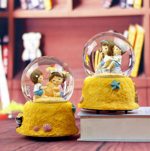 Hot Sell 80/100mm Beach Lovers Snow Globe Music Box with Light and Snow Pump Students Crystal Ball for Decoration