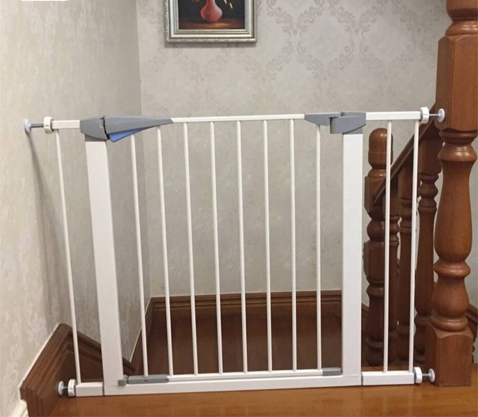 Wholesale high-quality pet safety gate with safety locks