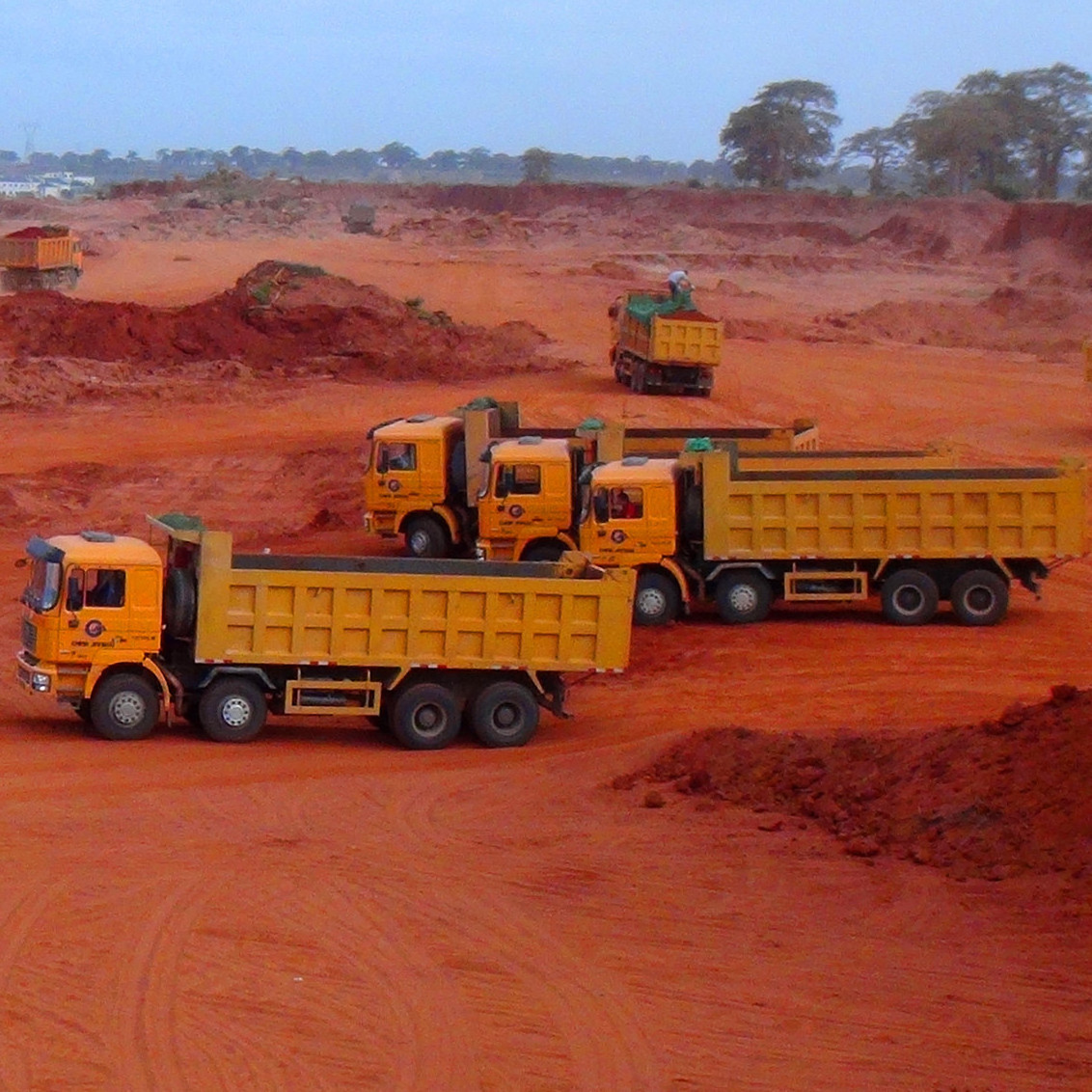 China Shacman heavy duty 6x4 10 wheels Euro 2  diesel dump tipper truck for transporting mucks and stones