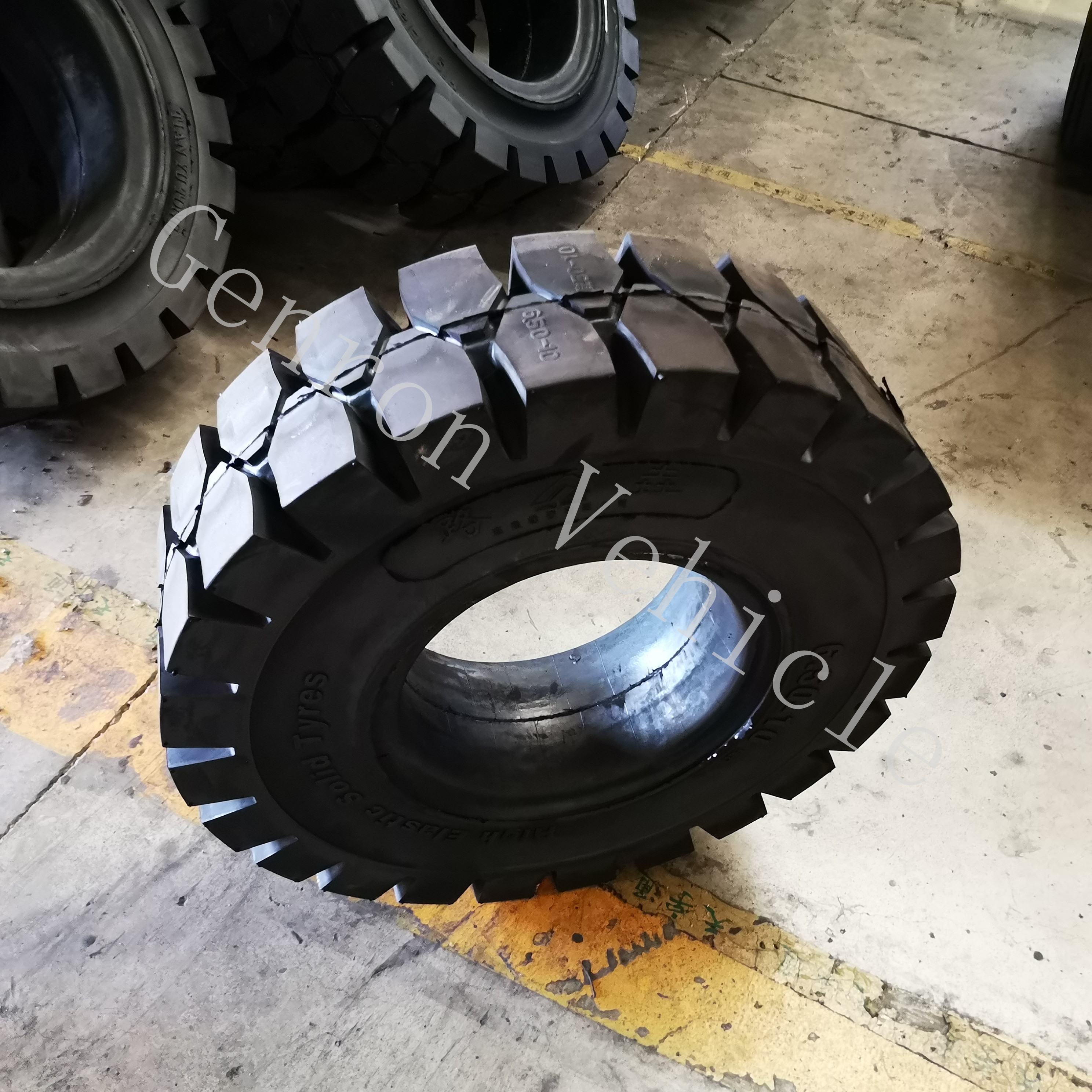 China semi trailer truck engineering tire for excavator and bulldozer