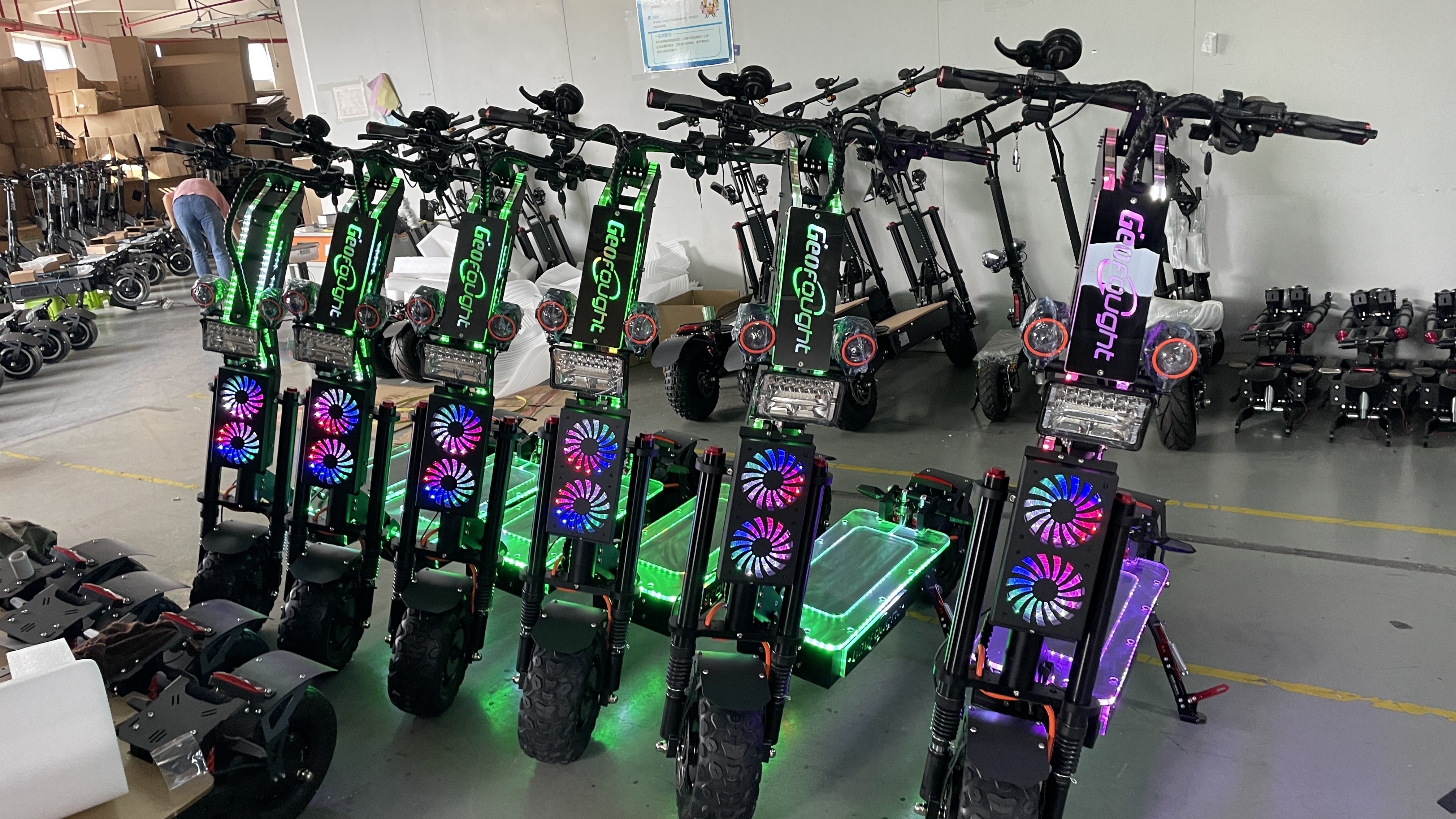 Racing dual motor Geofought 14inch Fat Tire 10000w 15000W e scooter Off Road 72v 8000w electric adult scooter With led lights