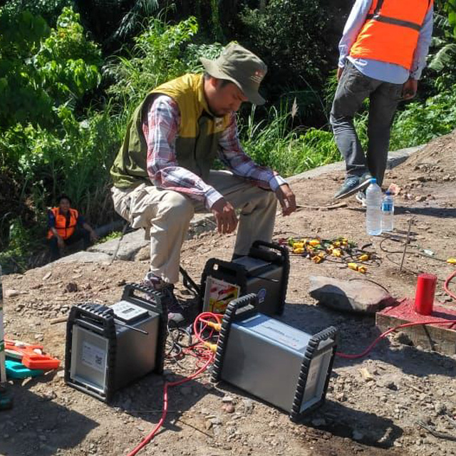 geophysics IP/Res Meter, Terrameter, Resistivity Meter Induced Polarization Survey Equipment