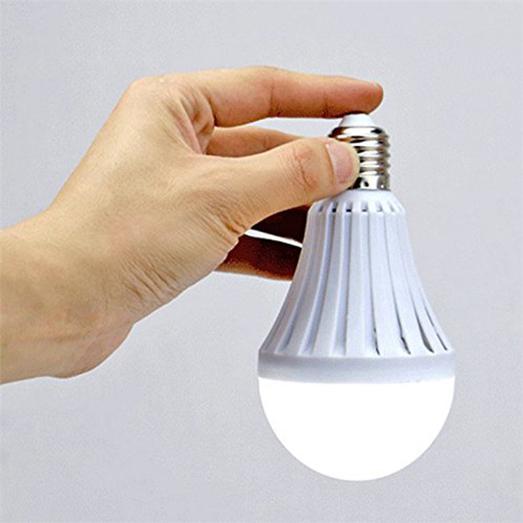 Outdoor High Power 12 Volt 9W 12W E27 B22 Base Emergency Rechargeable Led  Bulb