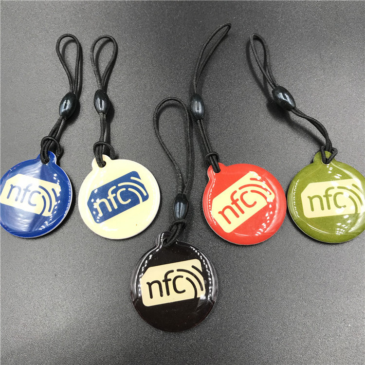 30mm URL rewritable qr code 13.56mhz nfc epoxy resin keychain