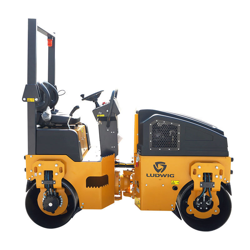 Compactor Roller Durable 1.5 Ton Hydraulic Ride On  Tire Road Roller with KUBOTA Engine