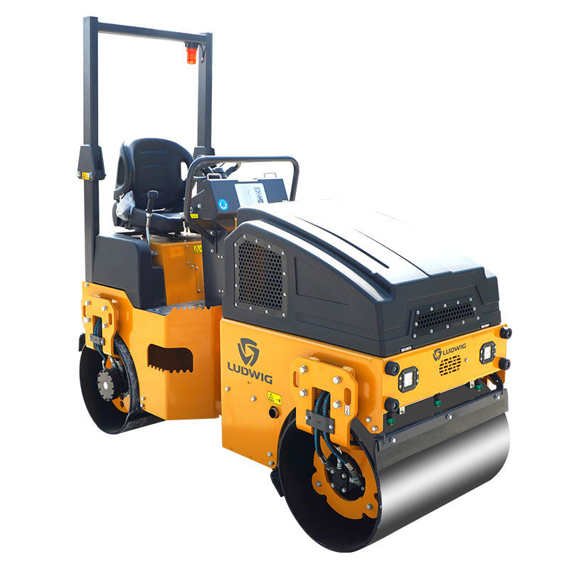 Compactor Roller Durable 1.5 Ton Hydraulic Ride On  Tire Road Roller with KUBOTA Engine