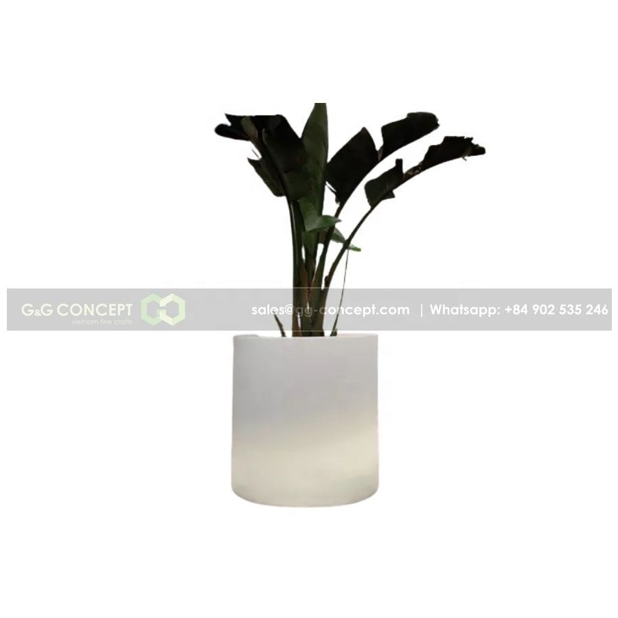 Plastic Flower Pots & Planter With Integrated Solar Lights, Bring Modern Beauty To The House