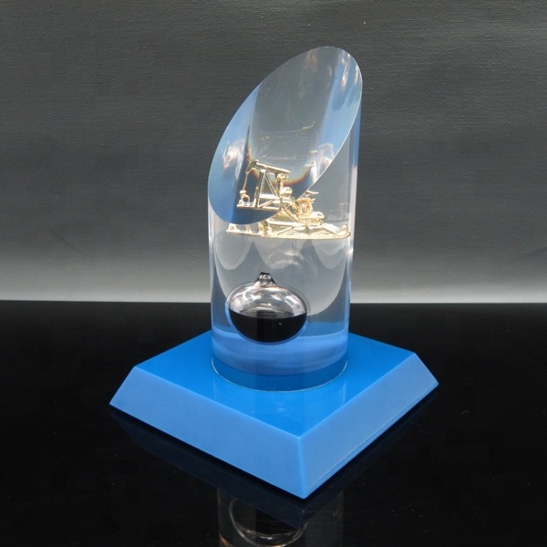 Custom Office Souvenir Gift Acrylic Trophy With Oil Inside