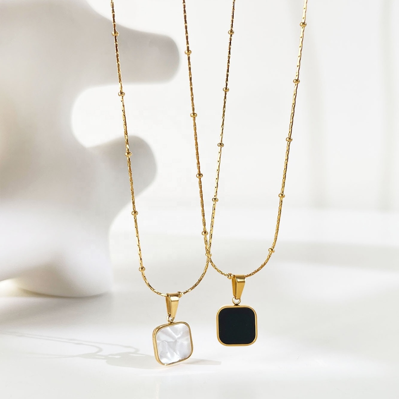 N0581 trendy 18k gold stainless steel thin chain choker dainty square black white natural shell pendant necklace fine jewellery