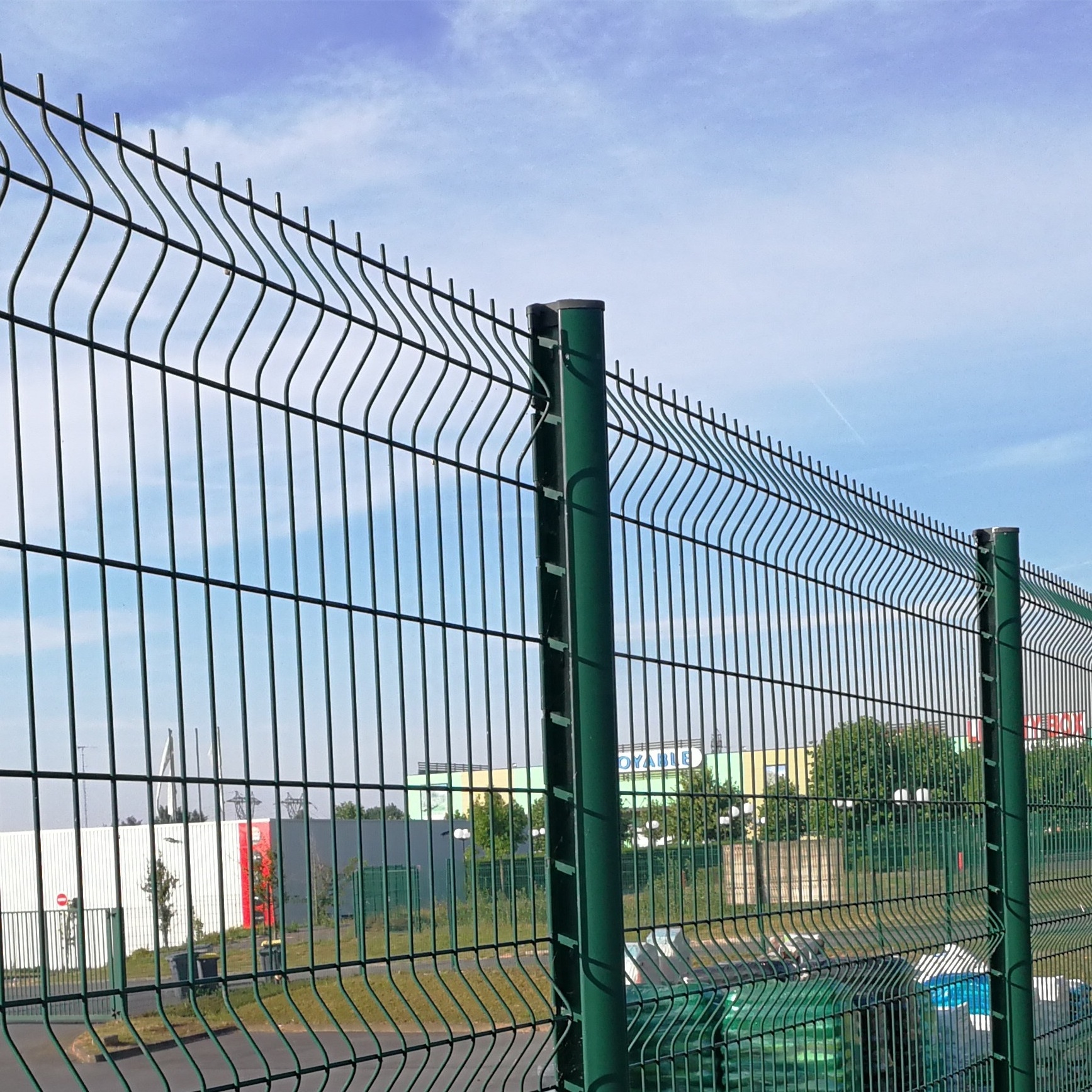 Customized Home Outdoor Decorative 3D Curved Welded Wire Mesh Garden Fence Easily Assembled  Highway Fence Panel Pvc Fence