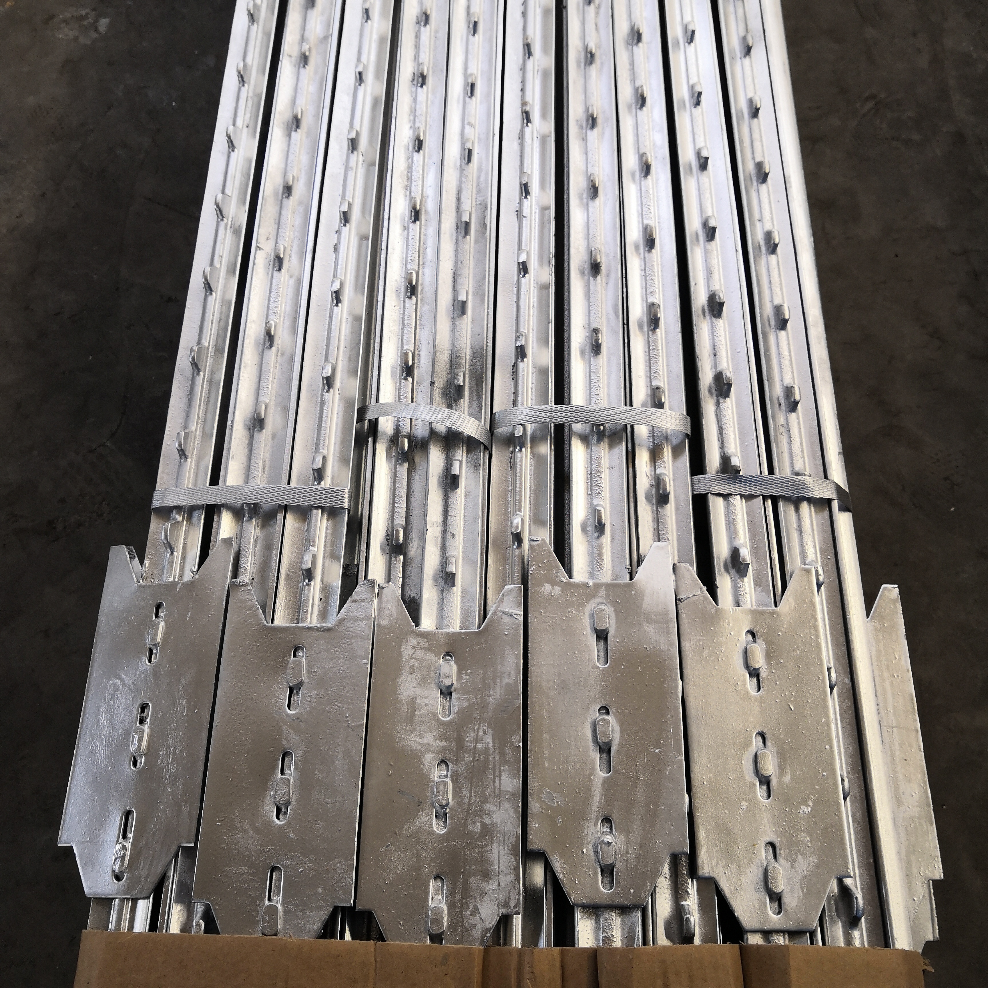 Used Metal Galvanized Steel Farm T Fence Posts Cheap PVC Coated Wrought Iron Panels Heat Treated Wood Painted Frame Wire Usage