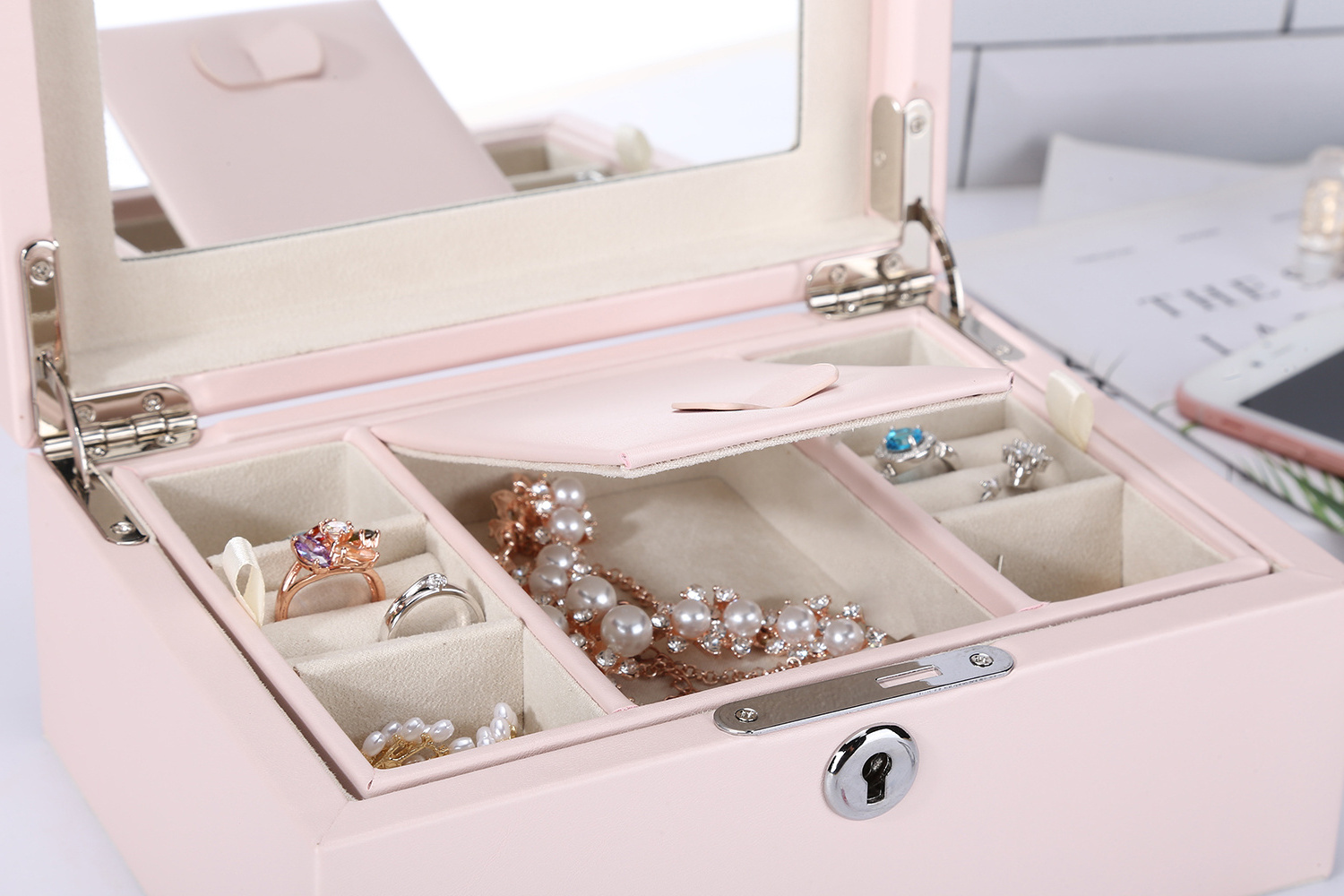 Luxury Leather Fiber Travel Jewelry Box with Lock for Pendant Ring Stud Earrings Necklace Box Storage And Mirror