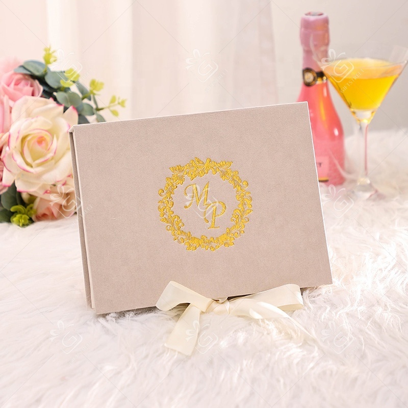 Custom Design Beige Velvet Box Wedding Acrylic Invitation Gold Foiling Luxury Happy Event Invitation Cards