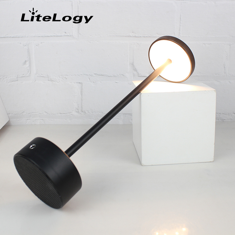 New design ideas 2021 high quality bedroom led desk lighting modern nordic table lamp DC 5V black cordless table lamp