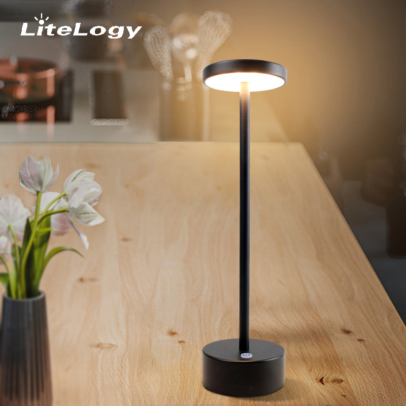 New design ideas 2021 high quality bedroom led desk lighting modern nordic table lamp DC 5V black cordless table lamp