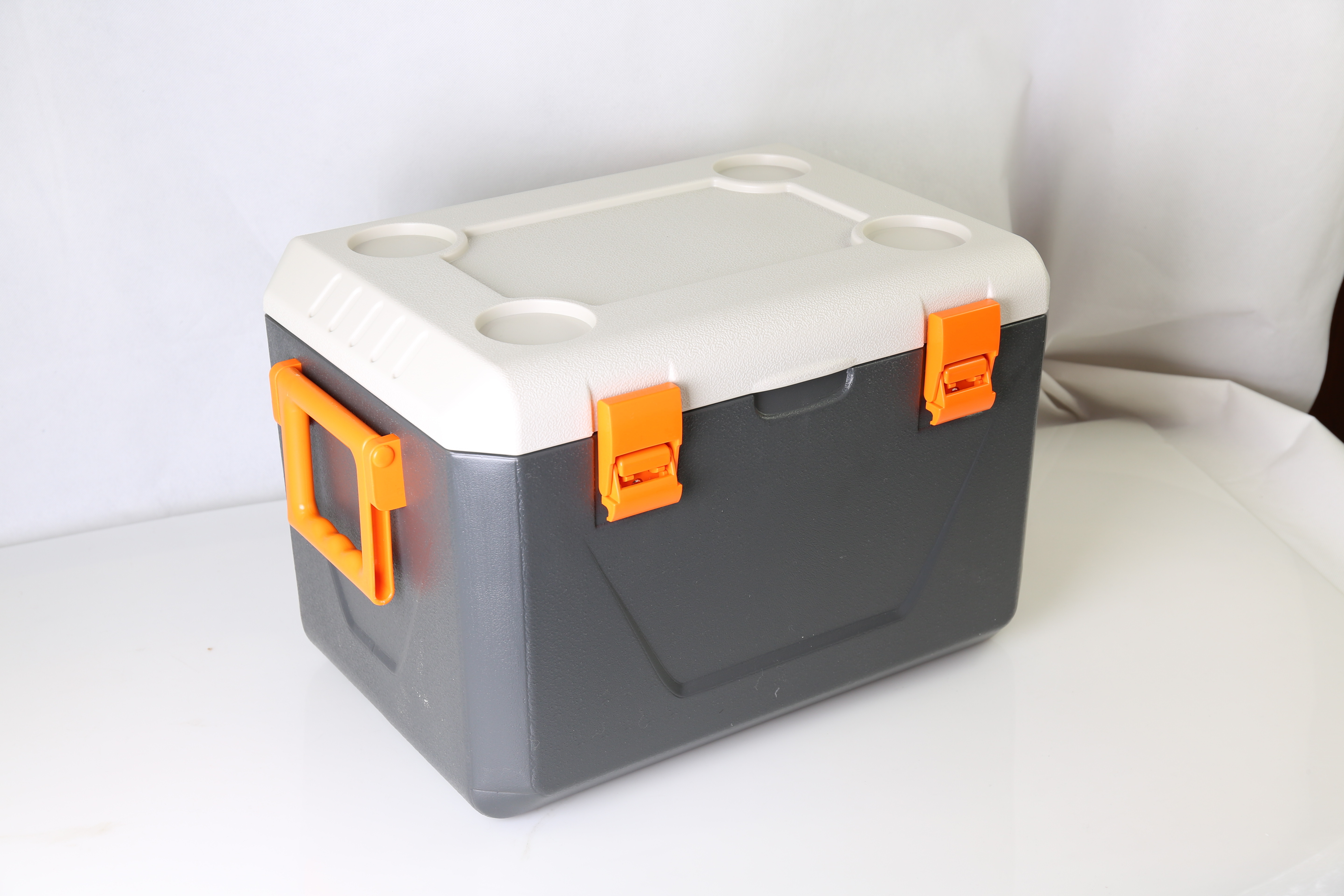 GiNT 30L PU Foaming Freezable Insulated Outdoor Ice Cooler Box for Beer Wine Drinking with Lock