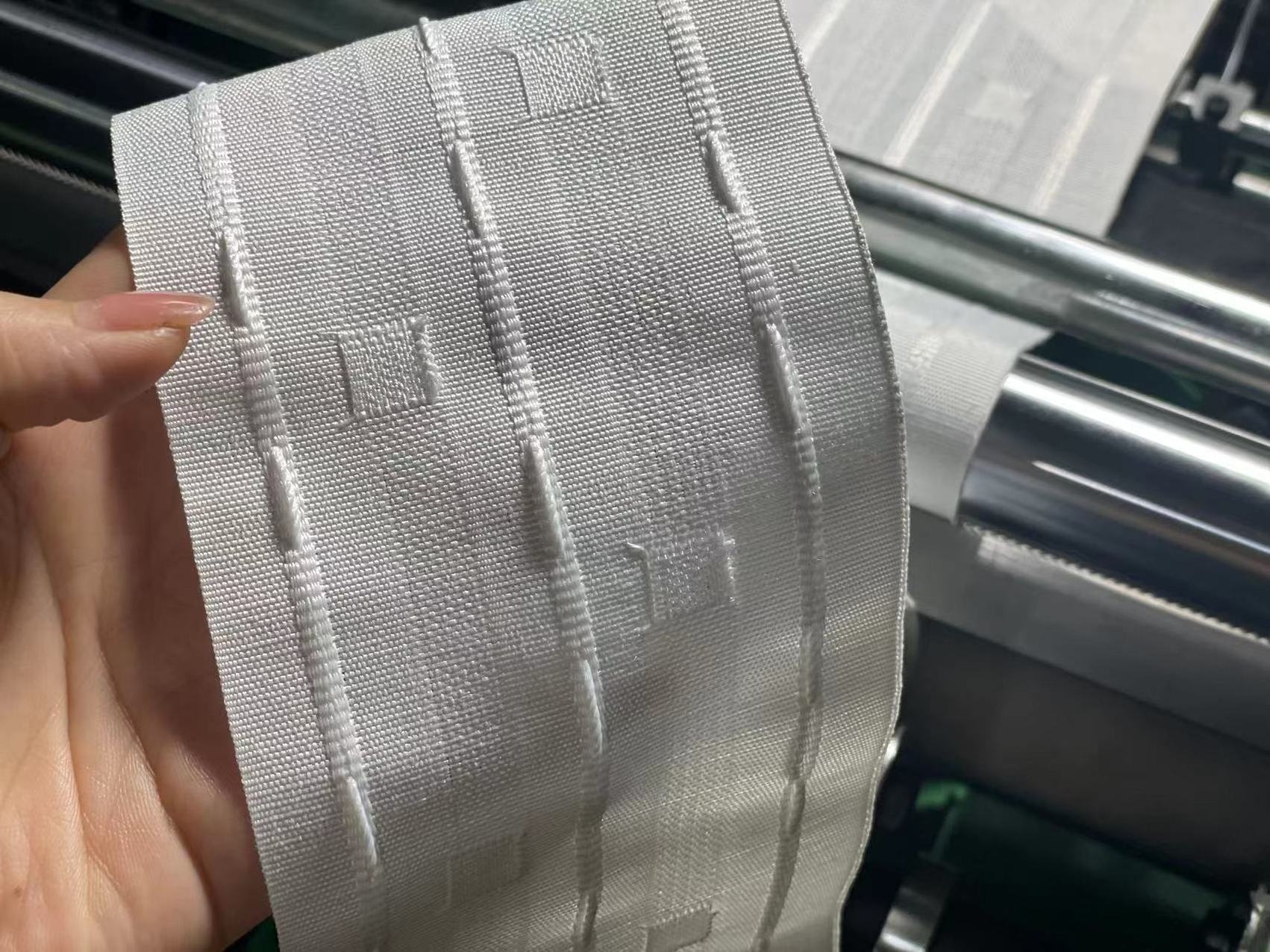 GINYI 4/110 Weaving different Curtain Tape Machine High Speed Fabric Curtain Tape Elastic Band Webbing Belt Needle Loom Machine